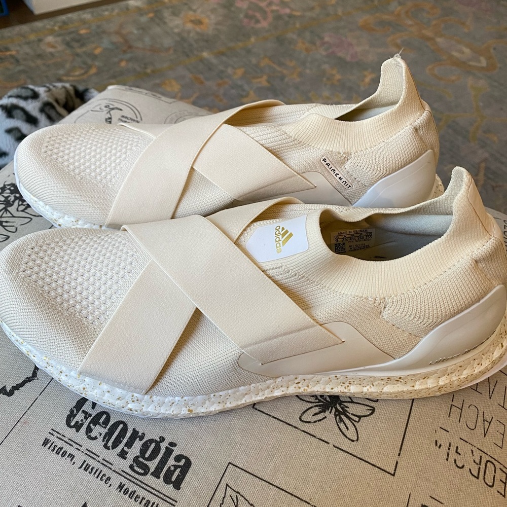 EUC Adidas Ultra Boost slip on 9
